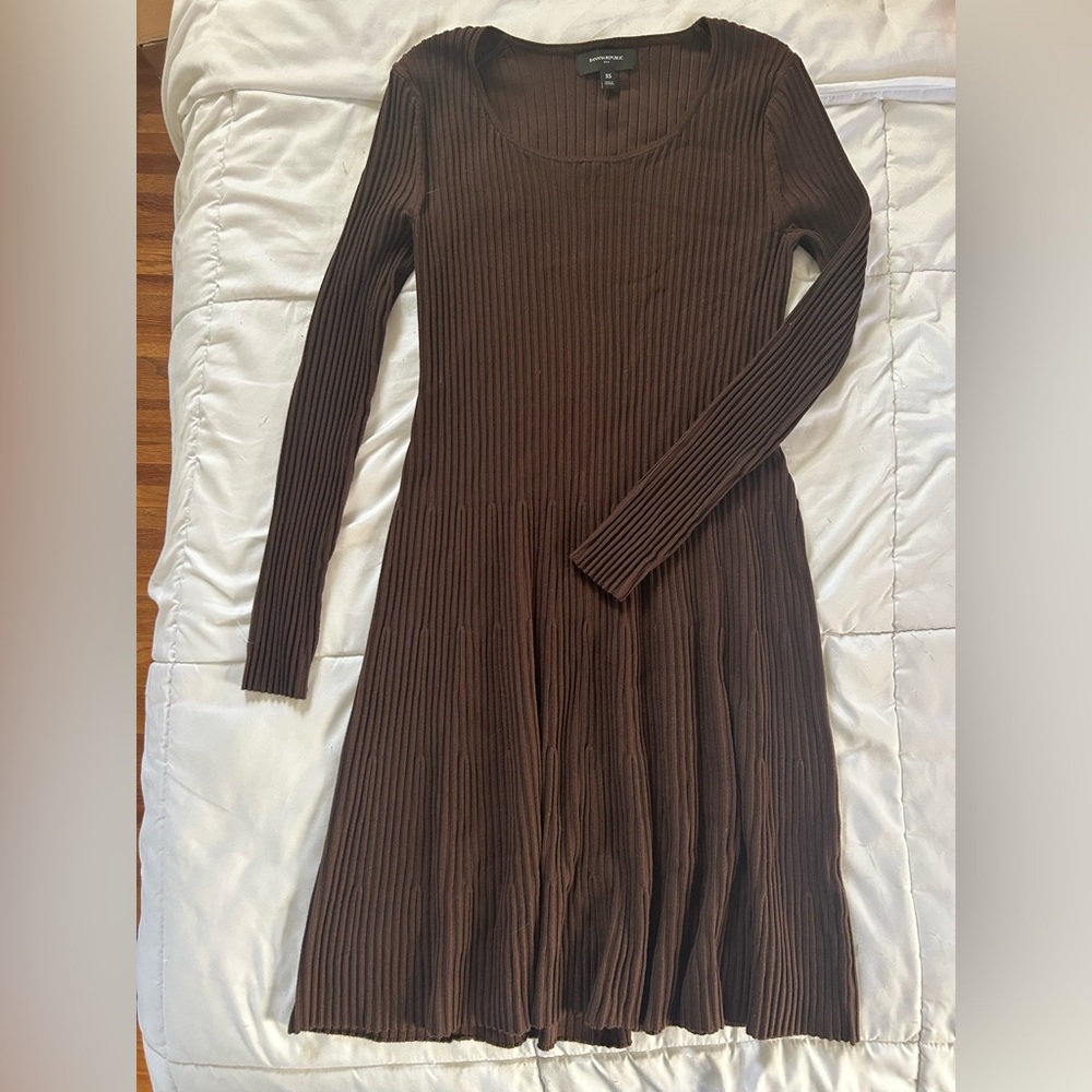 Banana Republic knit dress in brown